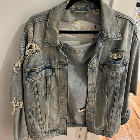 Free People Jackets & Blazers - Free People x Levi’s distressed denim jacket oversized M